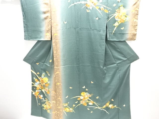 未使用品　仕立て上がり　金彩雪輪に花蝶模様刺繍訪問着